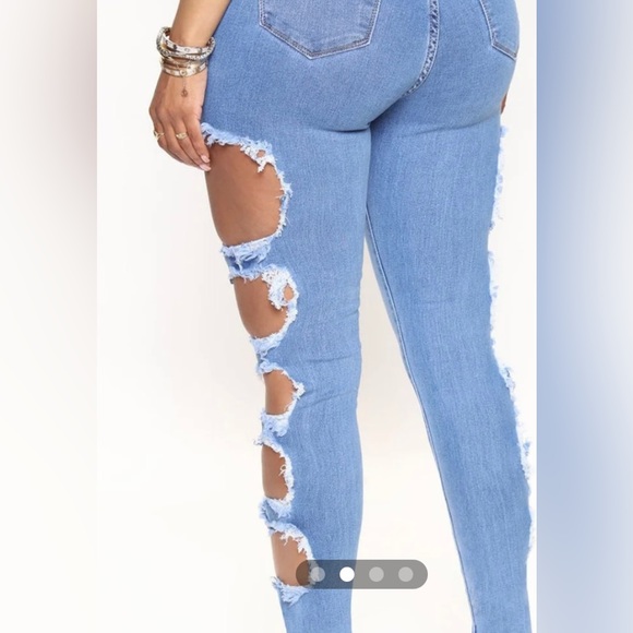 Fashion Nova women’s around the block distressed skinny jeans. NWT size 15/16 - Picture 2 of 7